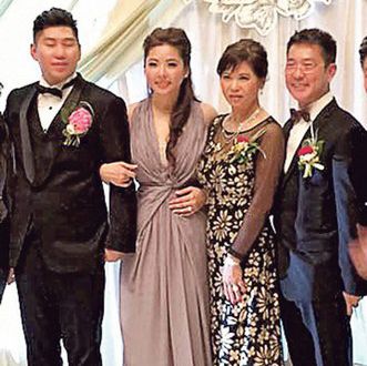 元彪女儿大婚 成龙现身避谈房祖名受审之事